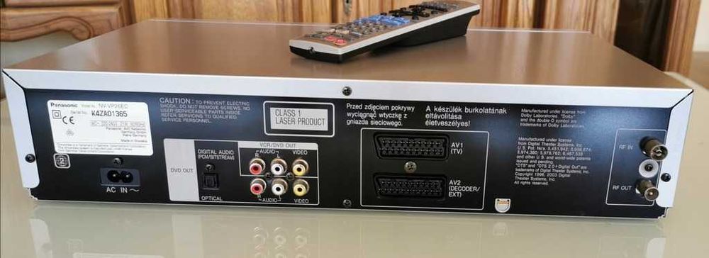 Combo Panasonic SVHS video recorder - DVD si CD nou