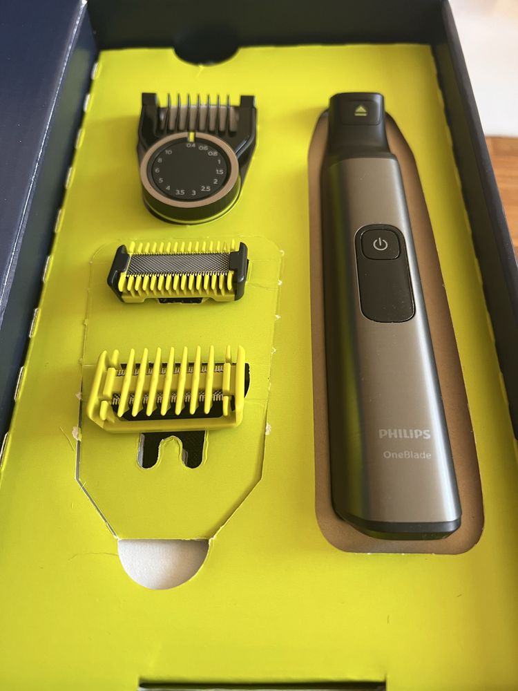 Тример Philips One Blade Pro пълен комплект