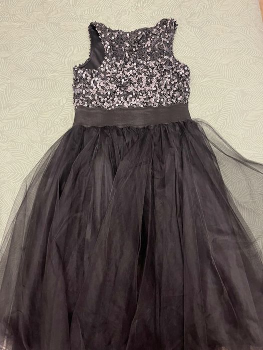 Черна рокля с тюл