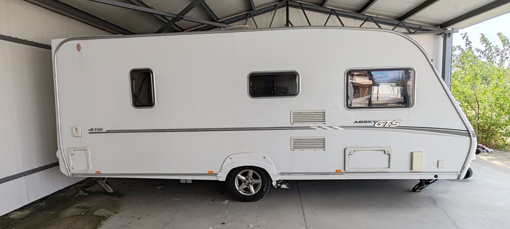 Продавам Каравна abbey vogue gt fix 2008