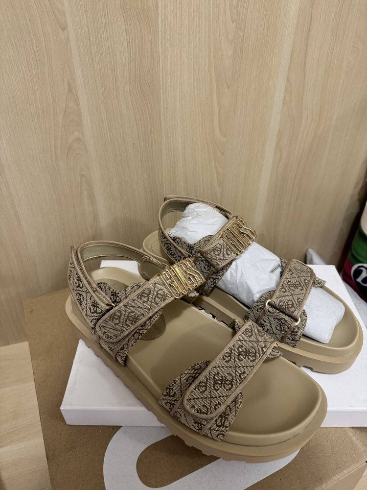 Сандали GUESS Нови