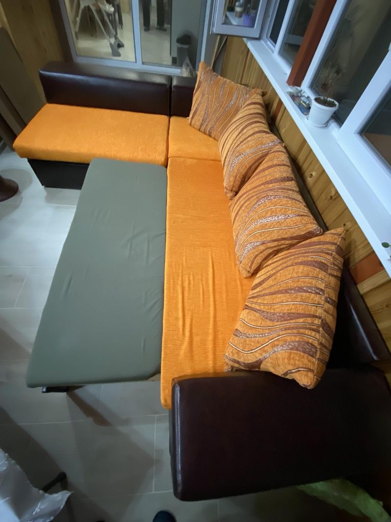 Ъглов диван с функция сън и ракла