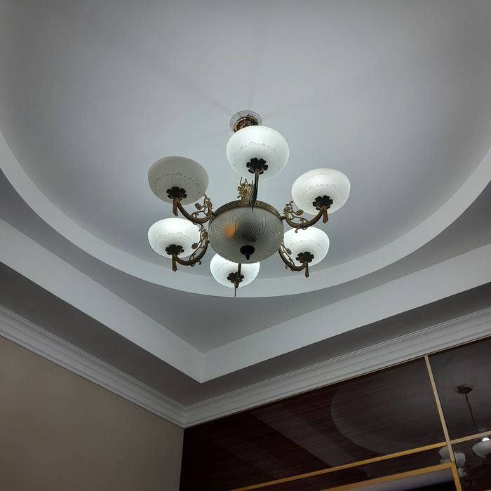 Срочно продам люстры 7000