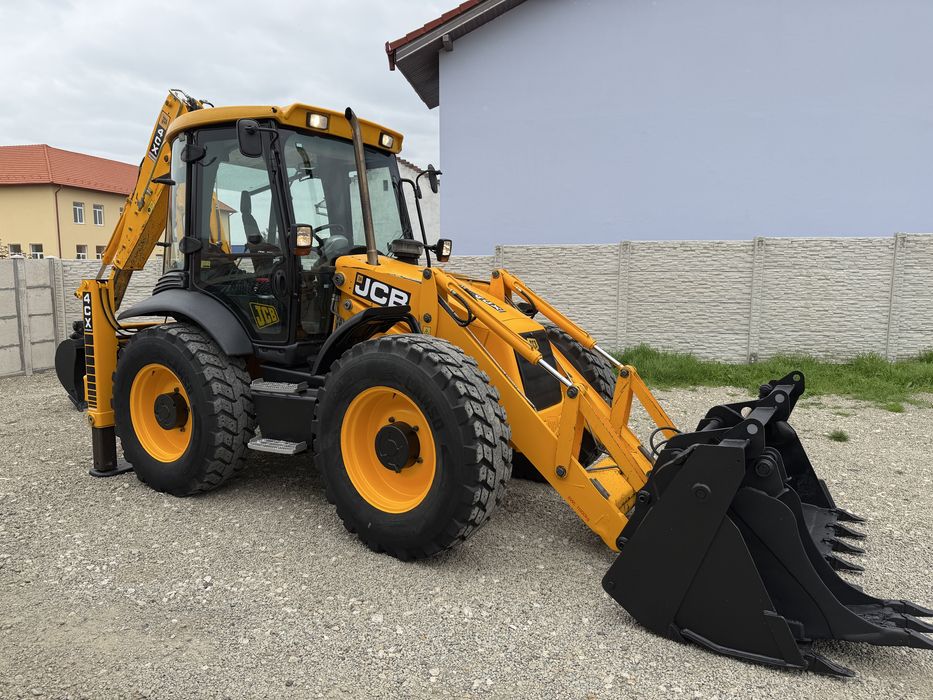 Buldoexcavator JCB 4 cx ,6100 ore.RECENT ADUS