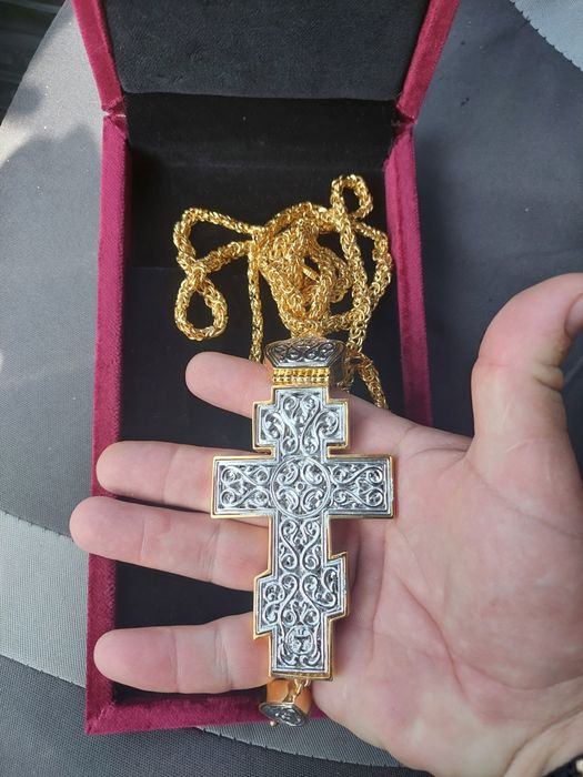 Vand cruci pectorale