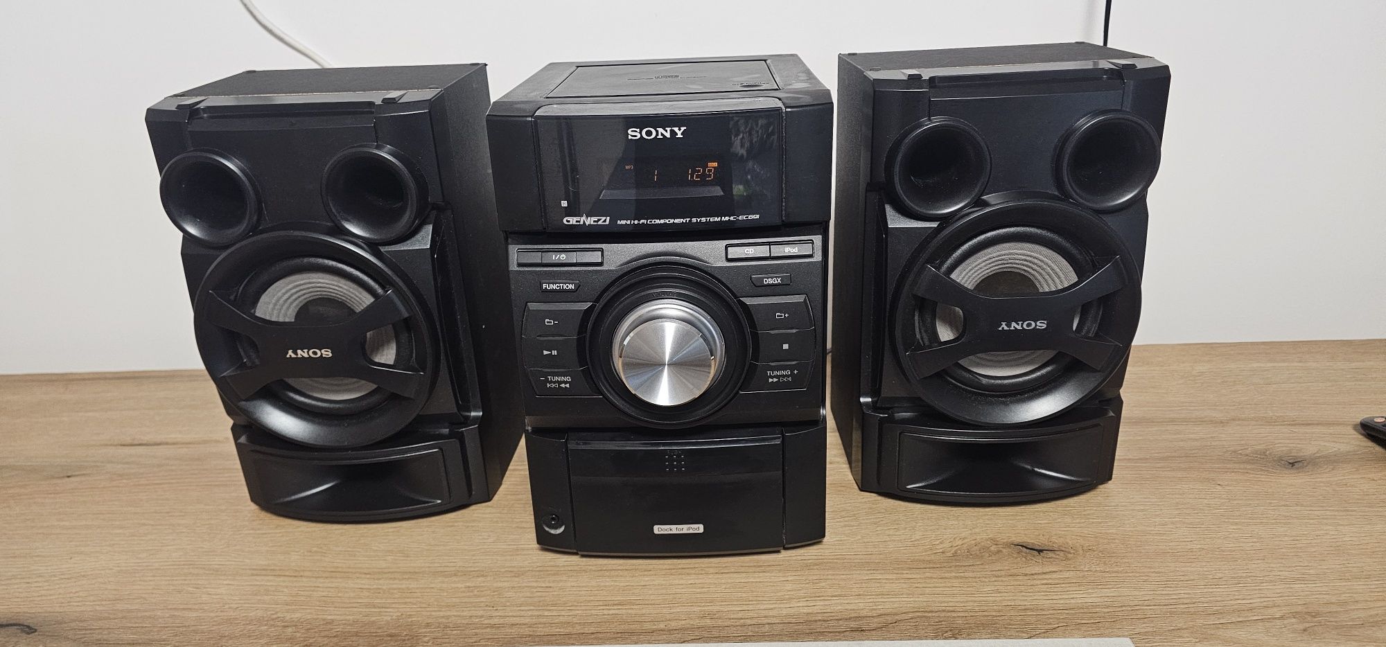 Продавам Sony mhc-ec691