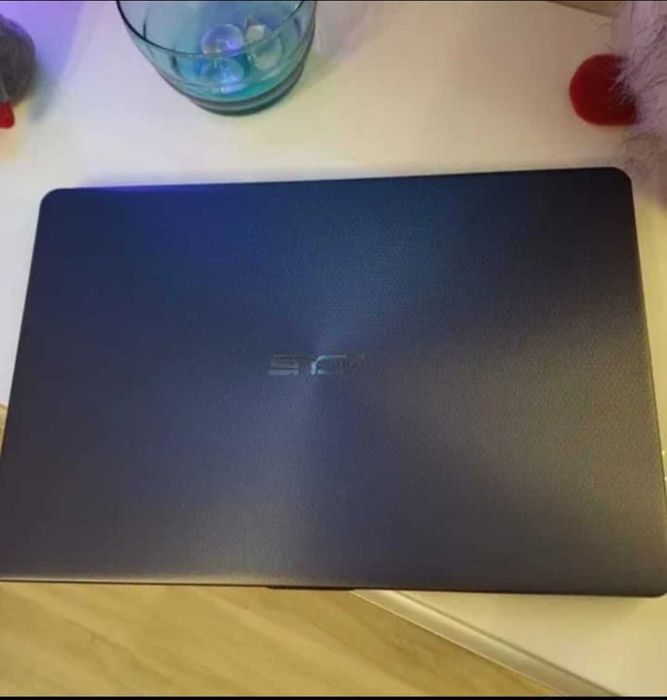Vand laptop Asus
