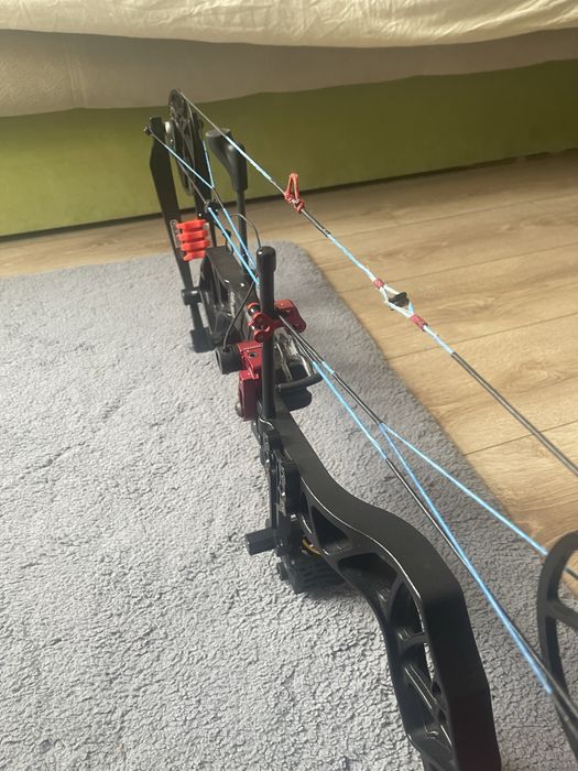 Vând arc Bear Legit reglabil (10-70 lbs)