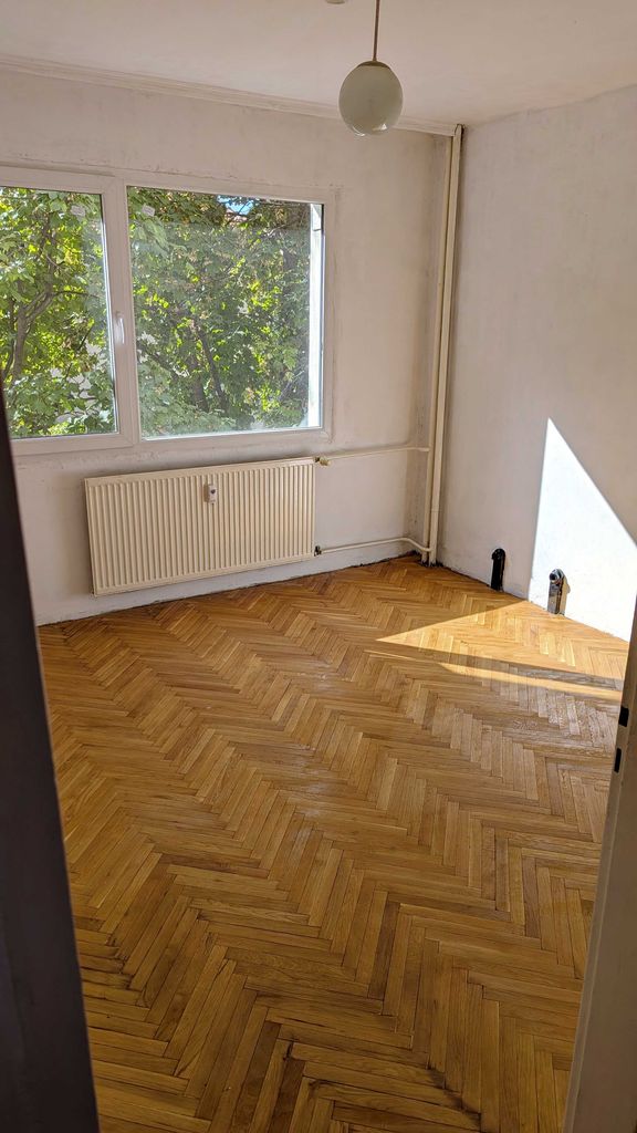 Продава се Четиристаен апартамент в Плевен, Сторгозия - 85 кв.м за 1259 €/кв.м - Снимка #1
