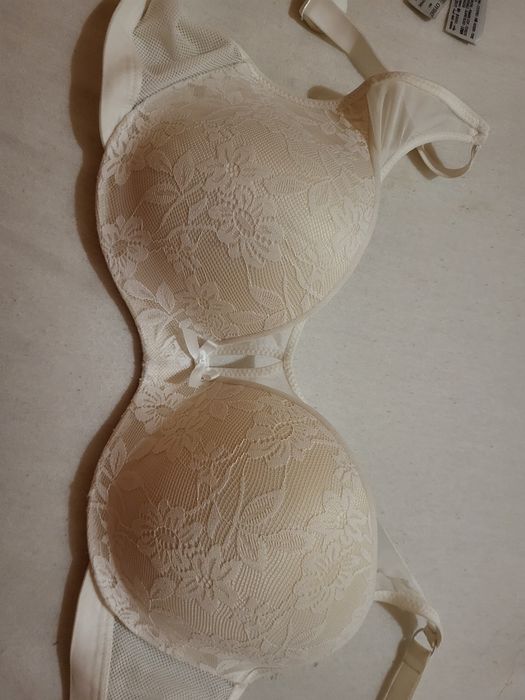 Сутиени - 85C до 95D