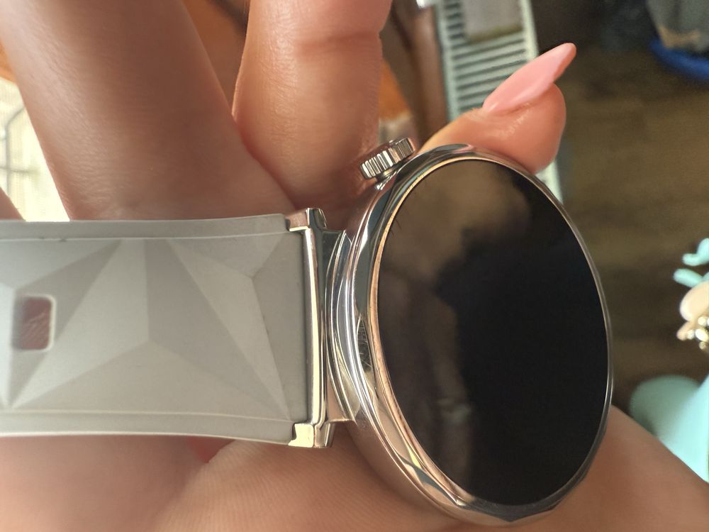 Часовник Huawei watch GT5 с дълга оставаща гаранция
