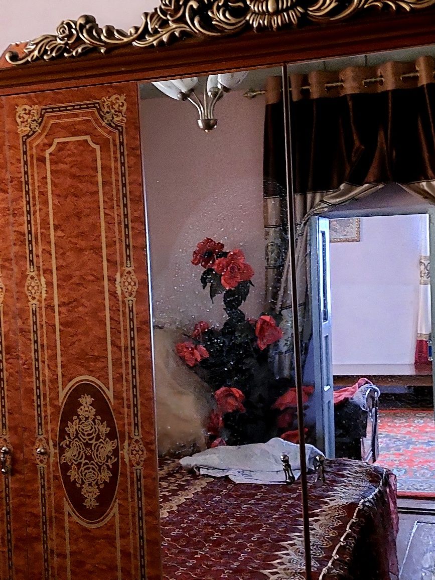 Красивый спальный гарнитур