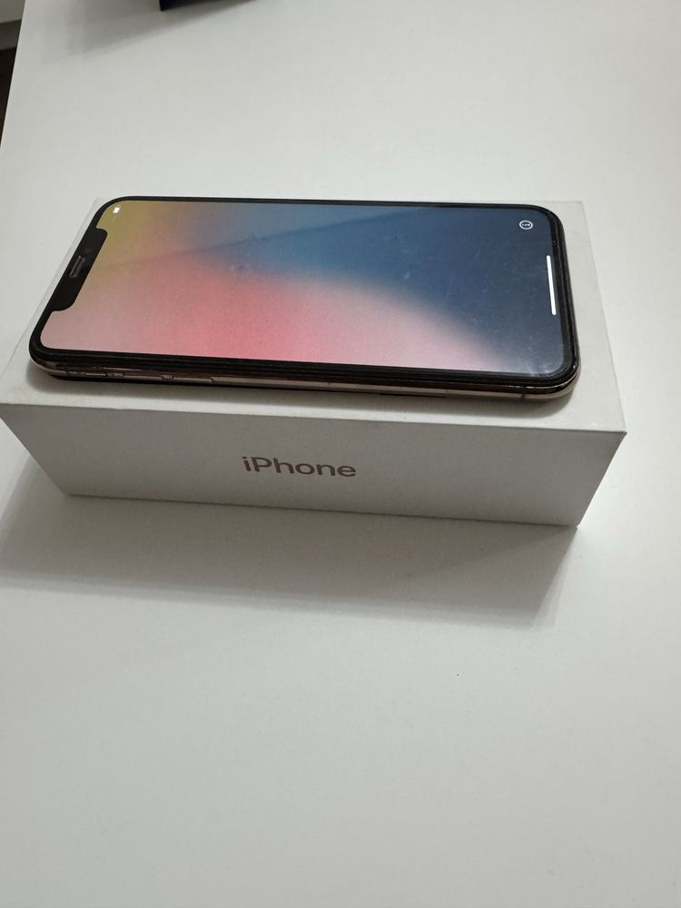 Iphone XS Gold.