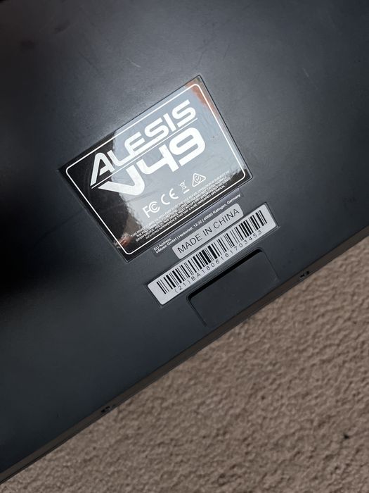 Alesis v49 Midi Keyboard