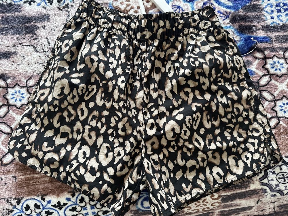 Pantaloni scurti HM imprimeu leopard