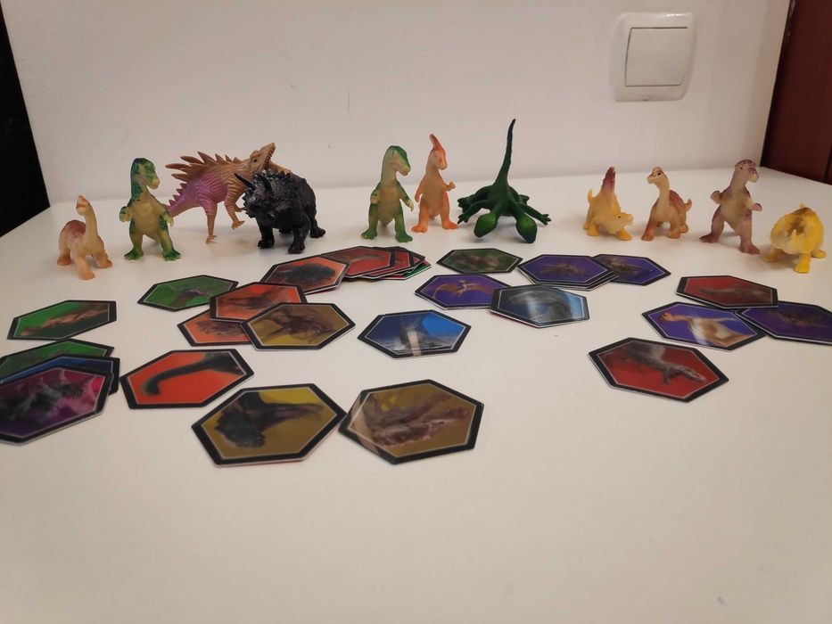 Dinozauri - figurine și cartonașe lenticulare