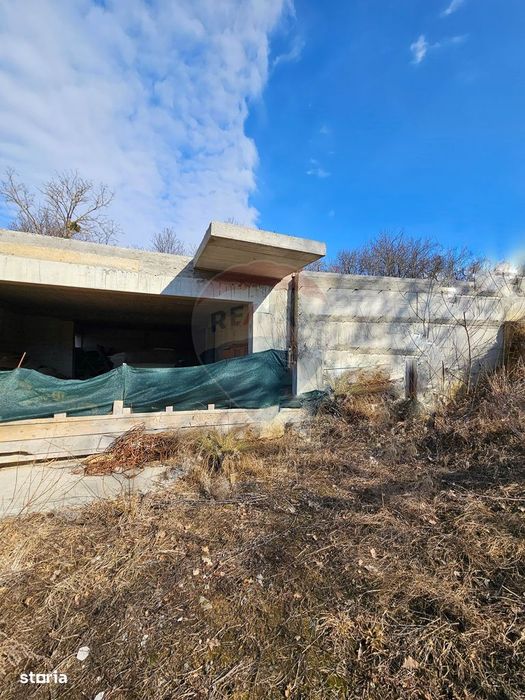 Teren cu demisol construit în Vâlcele, lângă Cluj-Napoca
