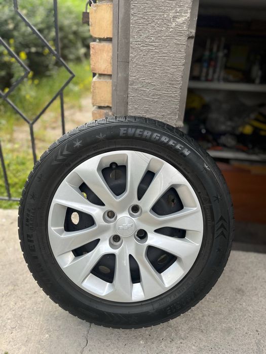 Продам диски с шинами зимние