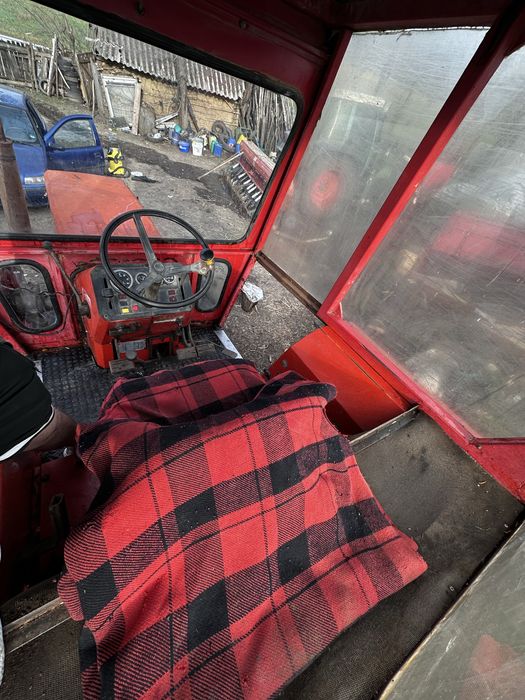 Vand sau Schimb Tractor cu Auto