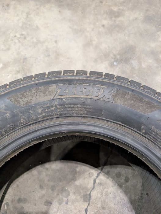 Vând anvelope 195 70 R15 C Zeetex