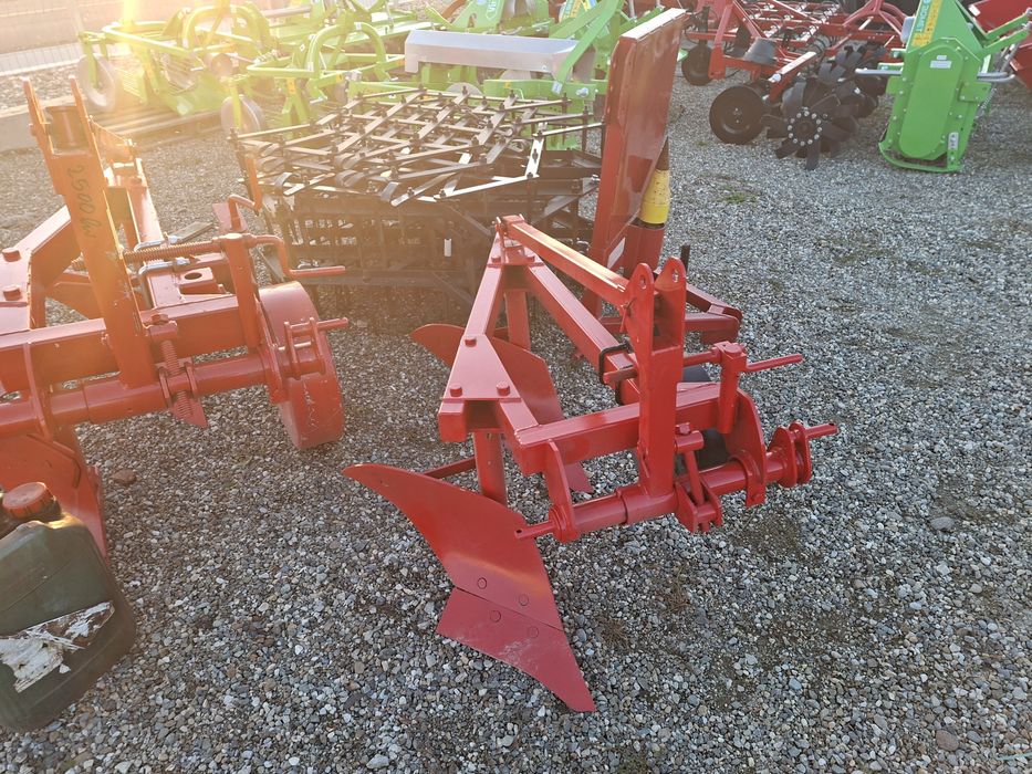 Tractor nardi italia 4x4 cu Plug disc si remorca