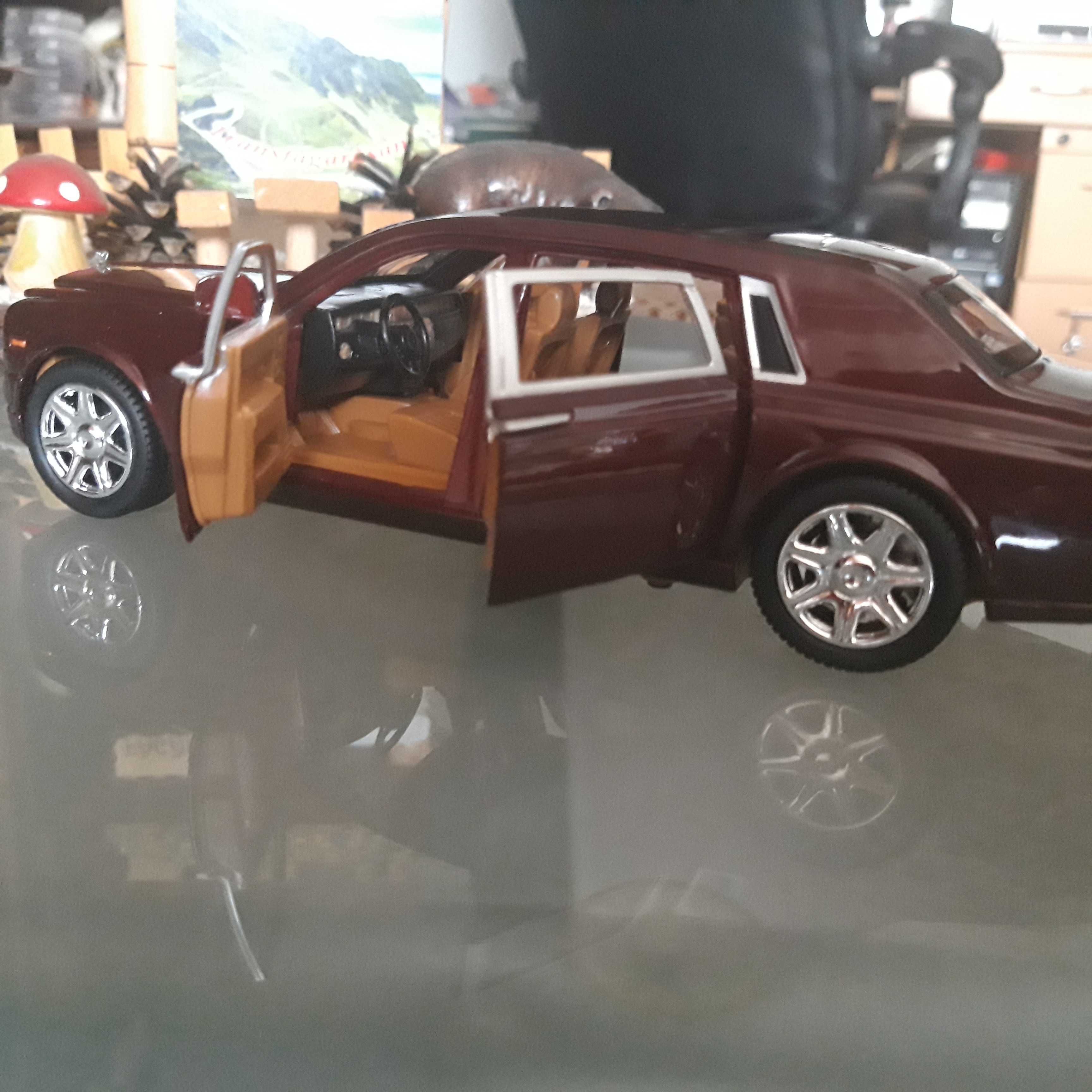 Macheta  auto NOUA,  Rolls Royce,  scara 1:28