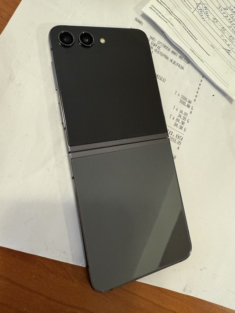 Samsung Z Flip 5, цвят Graphite, 512 GB в гаранция до 14.02.2026г.