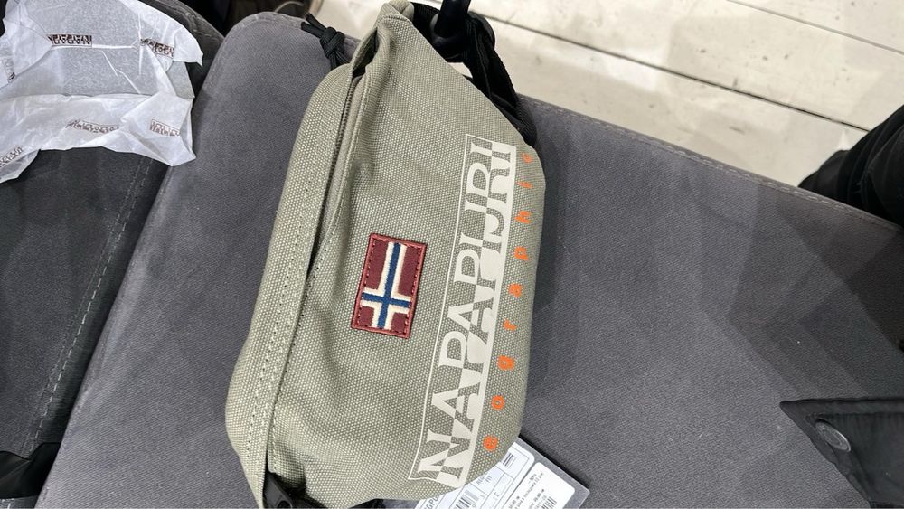 Napapijri чантичка