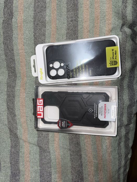 2 huse noi Iphone 15 pro Max
