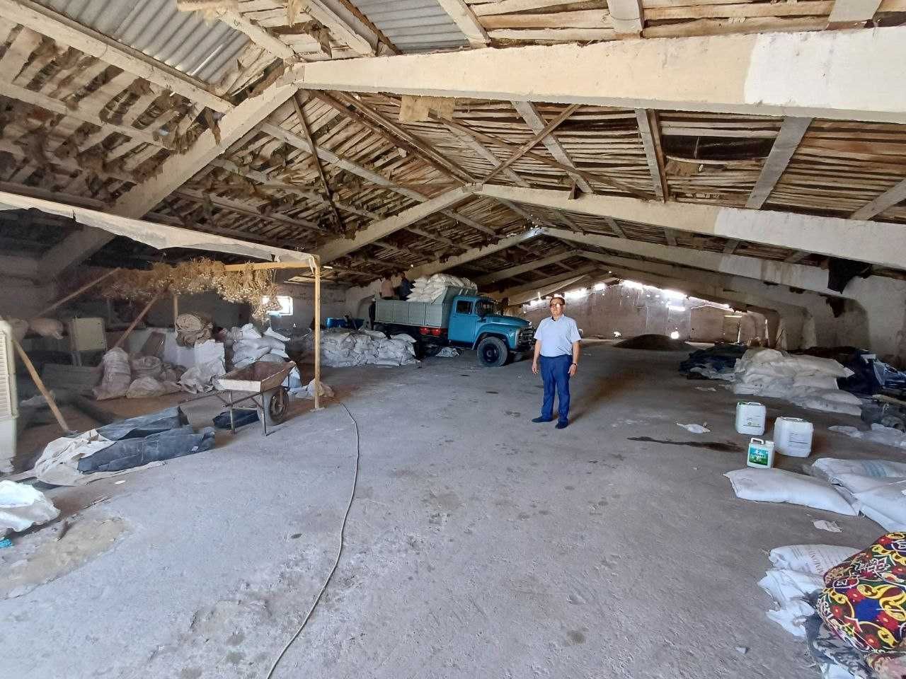Omborxona va qoravulxona binosi bolib tolash asosida sotilmoqda