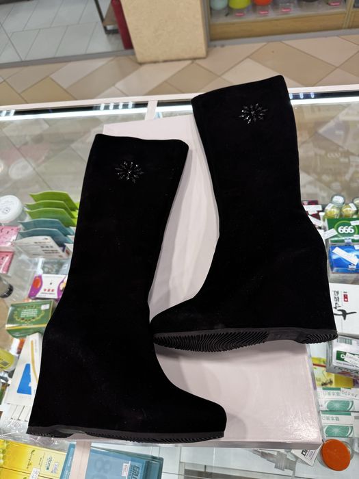 Продам сапоги из натуральной замши Италия