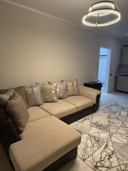 Диван угловой продам