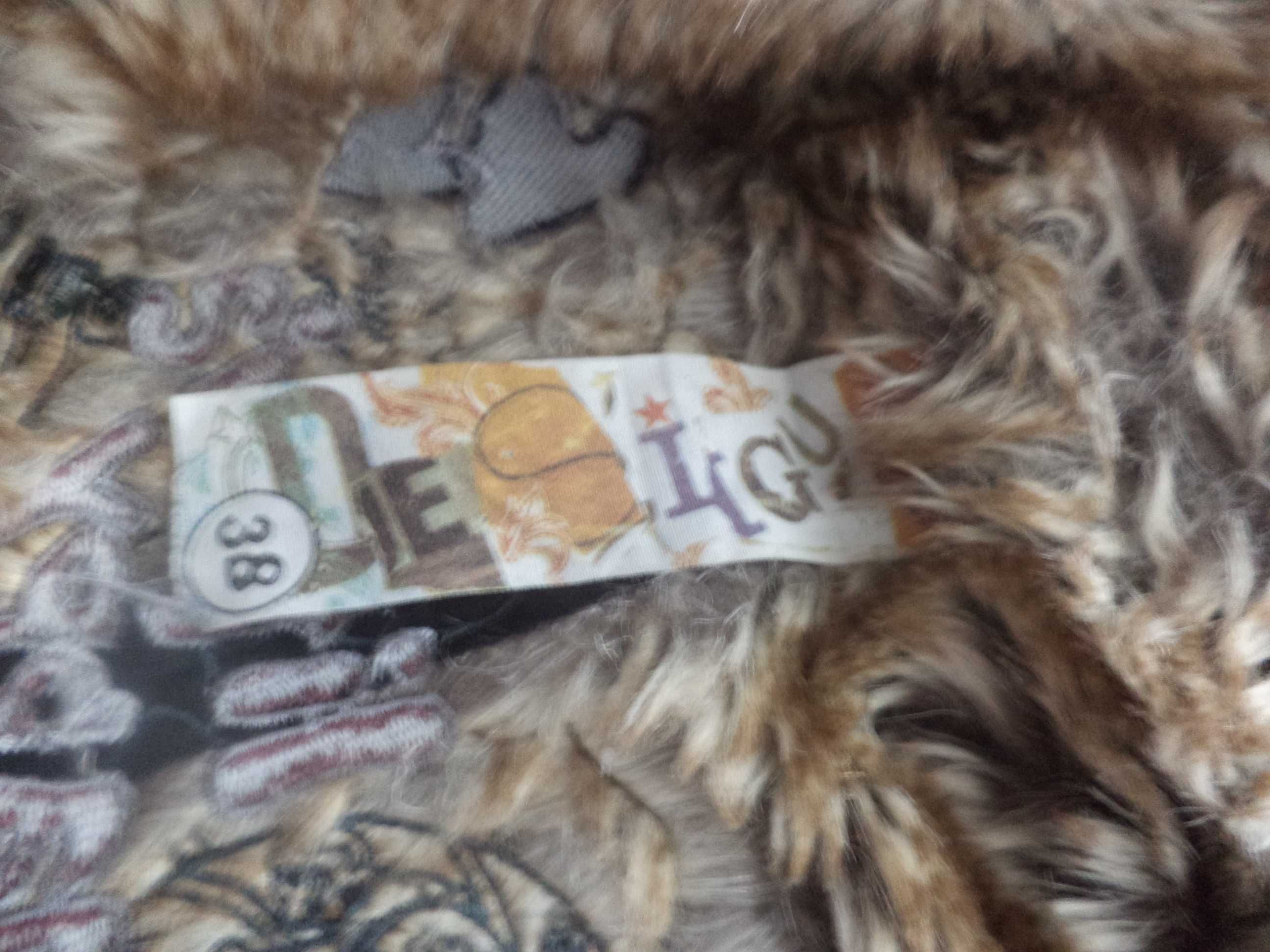Перфектно кожухче "DESIGUAL" номер 38