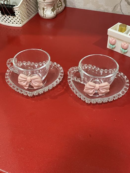 Милые чашки с тарелками