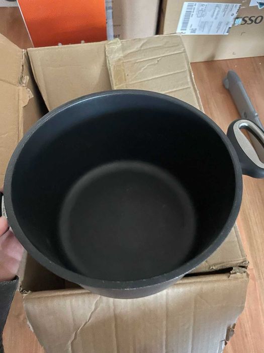 Маркови тигани и тенджера AMT