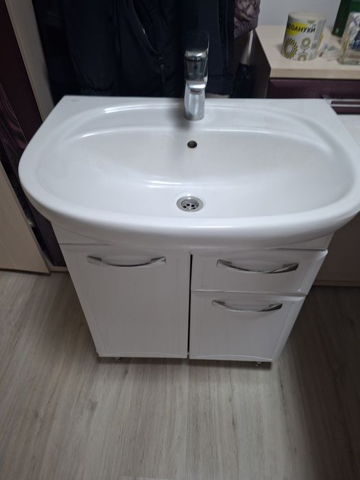 Раковина без трещин, в отличном состоянии