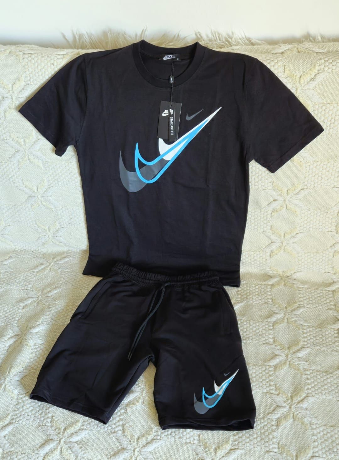 Compleu Nike!Mărimi disponibile:S,M,L,XL,XXL