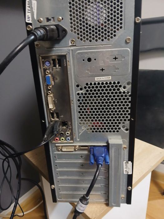 Vând calculator PC complect  HP