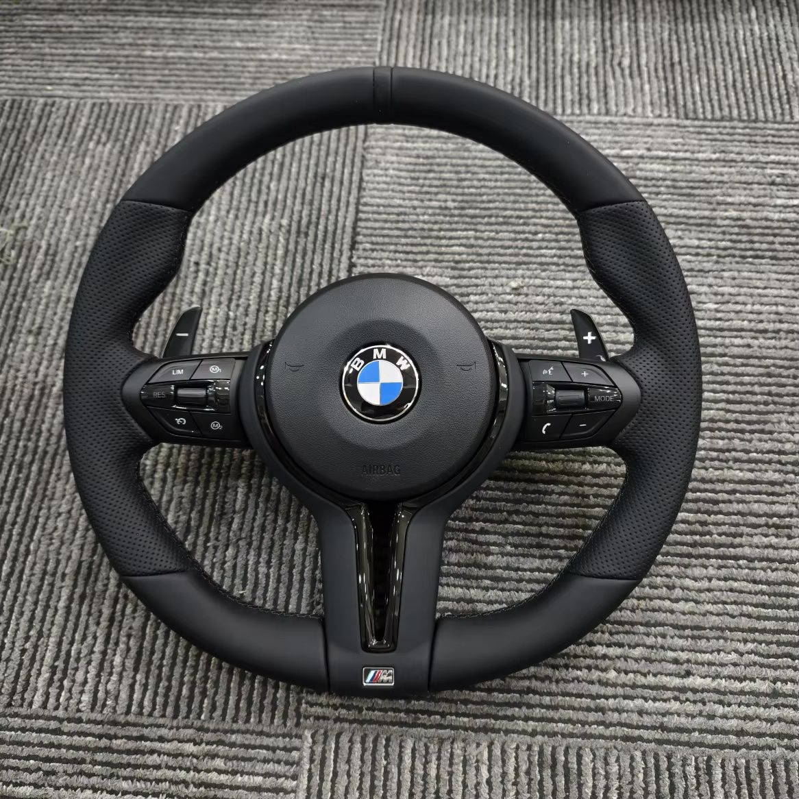 Volan BMW M5 F10 Sport cu padele – Compatibil Seria 5/6/7
