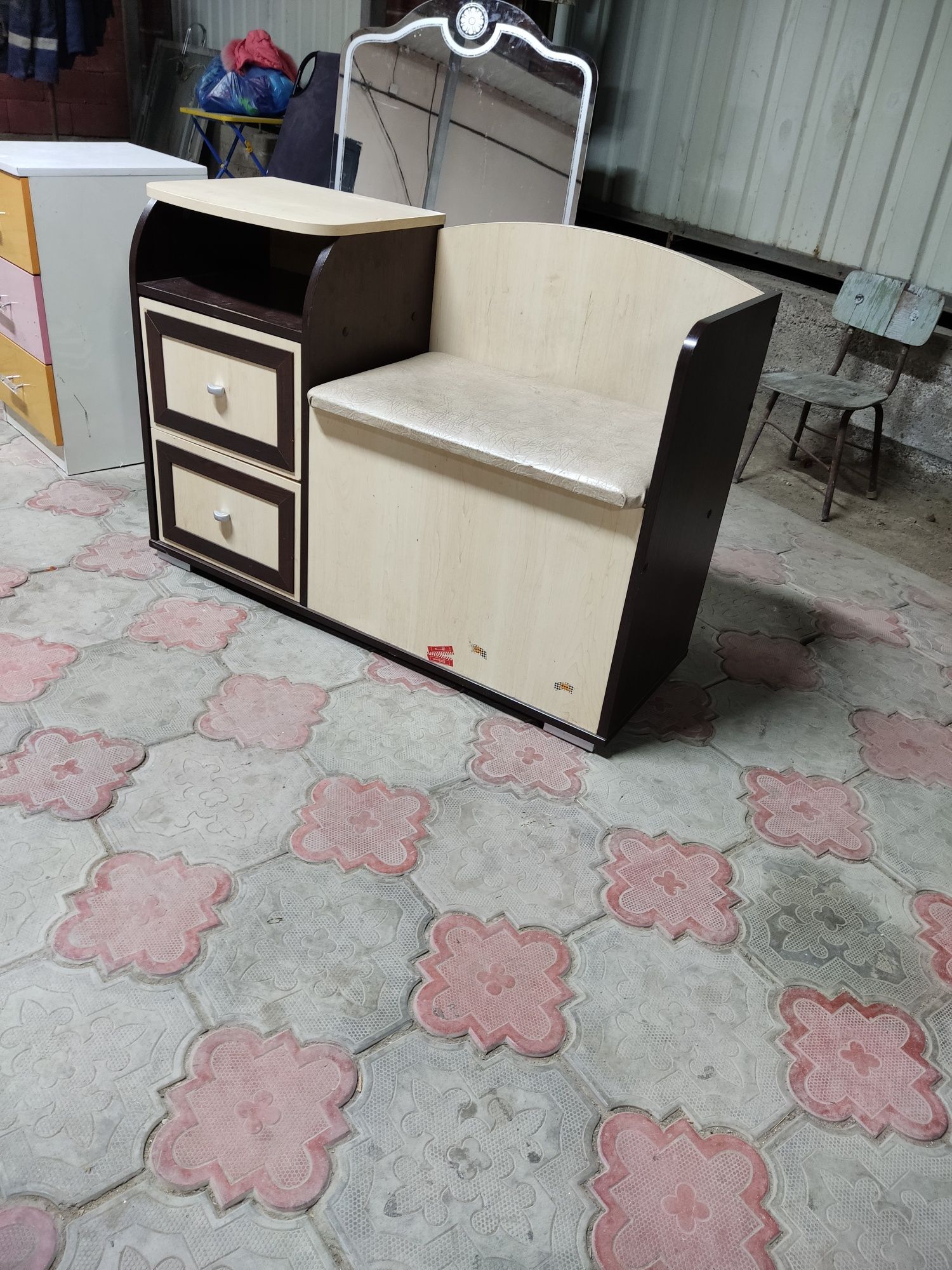 Комот прихожка с зеркалом