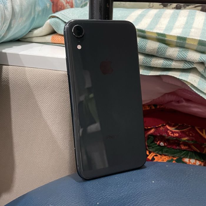 Продам IPHONE XR черный