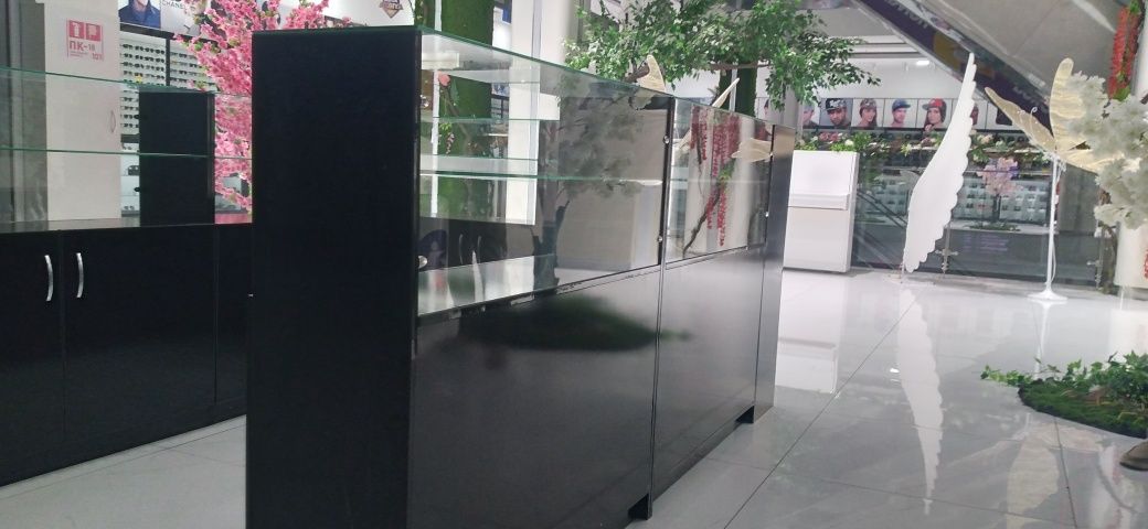 Vitrina stela polka