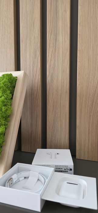 Apple MV7N2ZM/A AirPods with Charging Case (AirPods2)