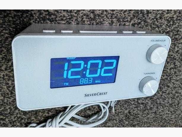 Radio FM Ceas cu alarma incarcator usb Made in Germany