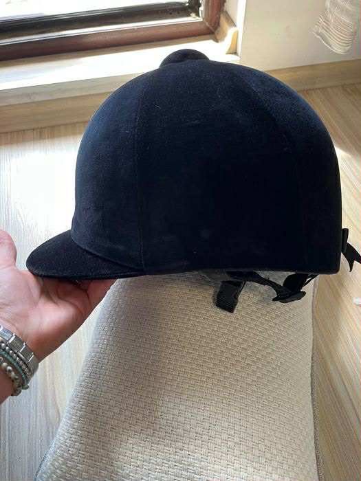 Каска за конна езда+подарък камшик