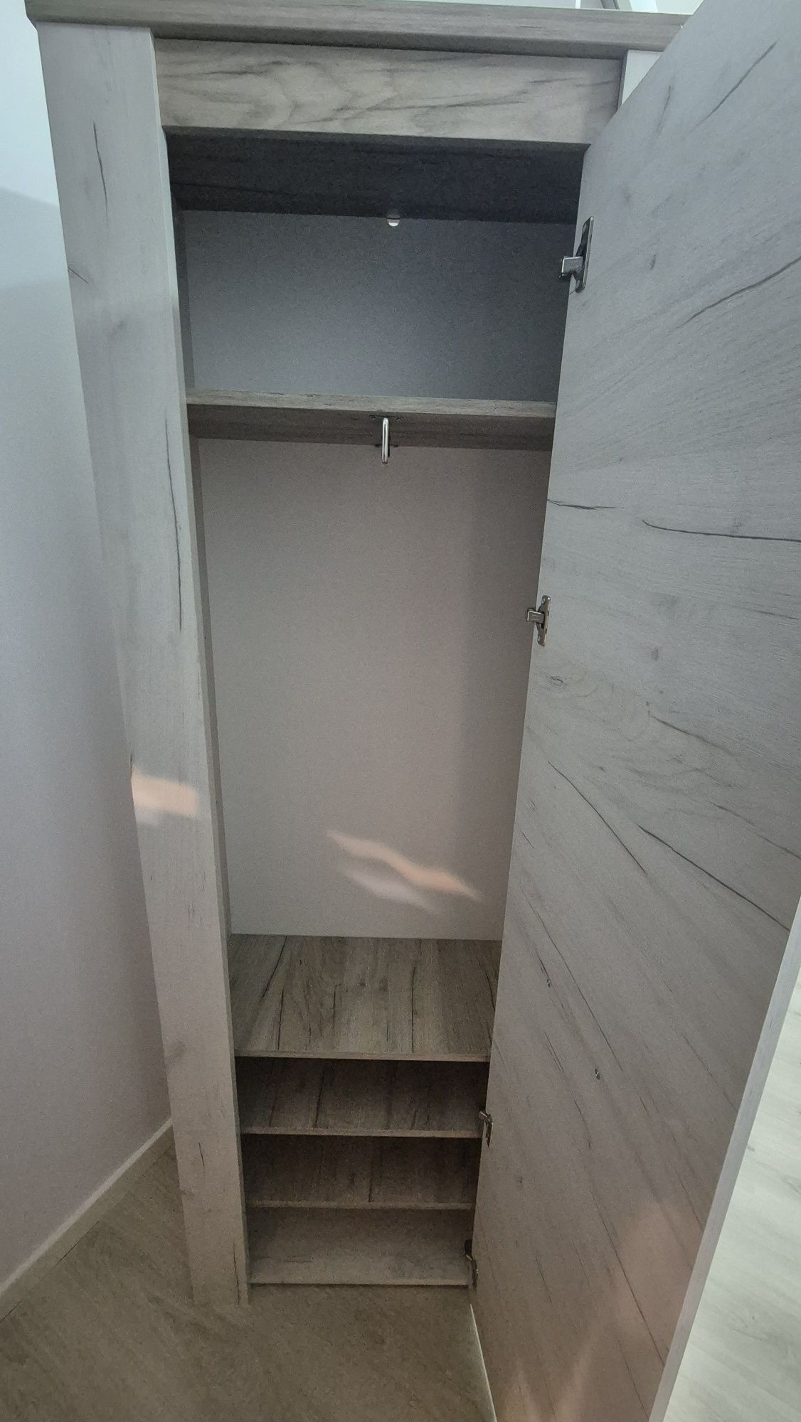 Set mobilier hol - dulap si curier