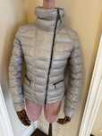 Geaca Moncler. Marime 1/S. Pret 1900 lei  Stare impecabila.