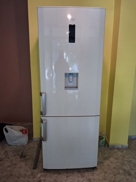 Продавам хладилник BEKO 475 литра