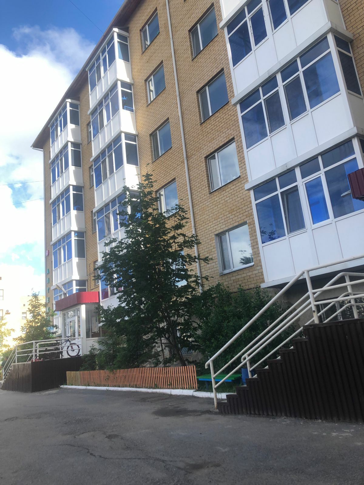 Продам 2 комн. квартиру на набережной