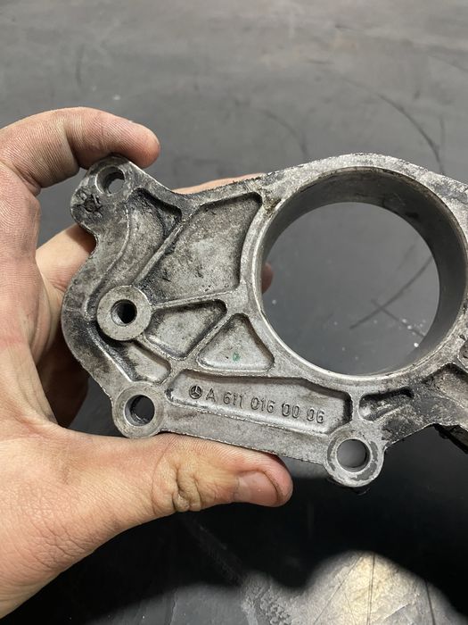 Capac chiuloasa distributie Mercedes Vito 2.2 Cdi W638 | A6110160006